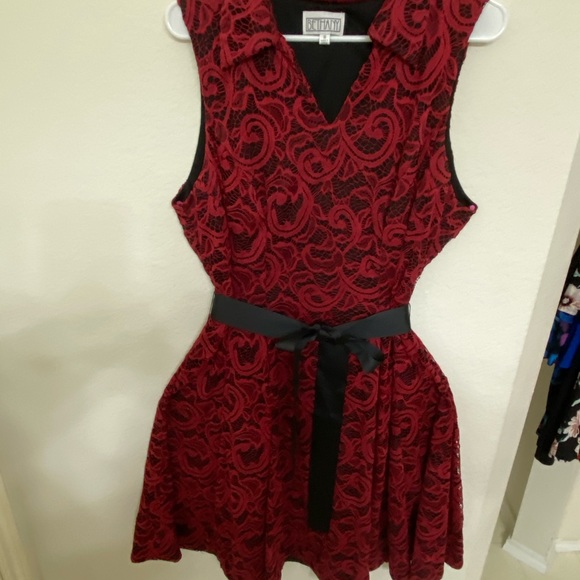 Red Dress - Picture 4 of 8